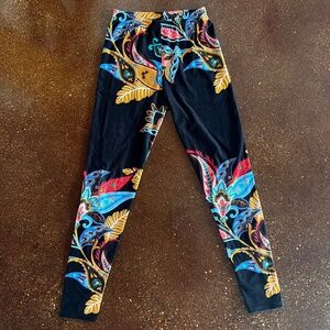 Colorful paisley floral pattern leggings